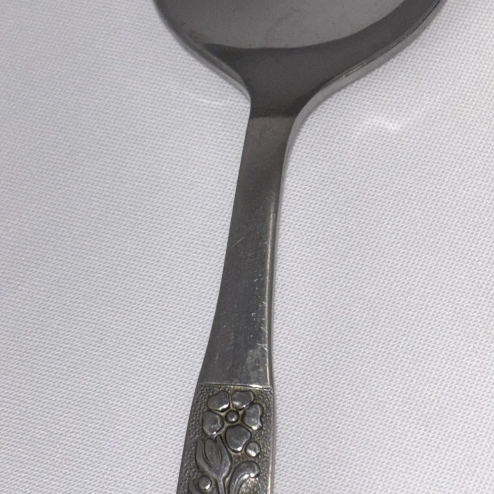 Wm A Rogers Oneida Malibu Single Serving Spoon Stainless Flatware Flowers 8 3/4